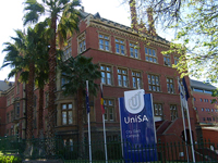 南澳大学 
